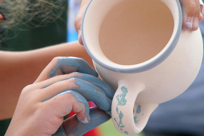 Historia wzornictwa w ceramice rzemieślniczej – od tradycji do nowoczesności